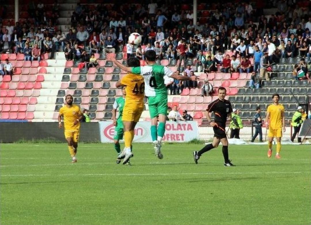 Bal M&uuml;cadelesinin Galibi Araban Oldu