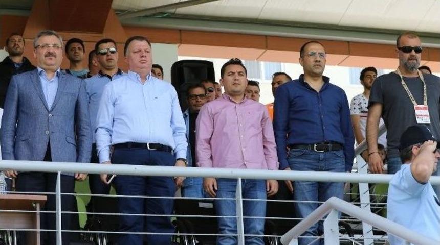 B&uuml;y&uuml;kşehir Belediyespor Ligte Kaldı