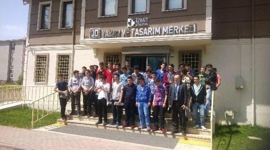 Binlerce Kişi İzmit&rsquo;i Gezdi