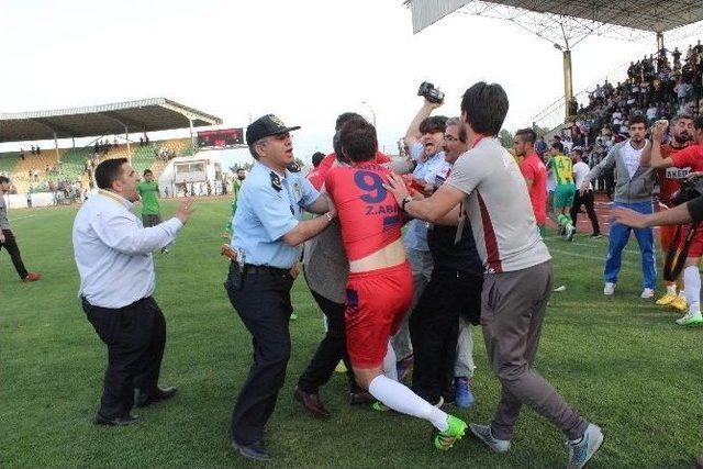 Maçta Gazetecilere Biber Gazlı Ve Joplu Müdahale