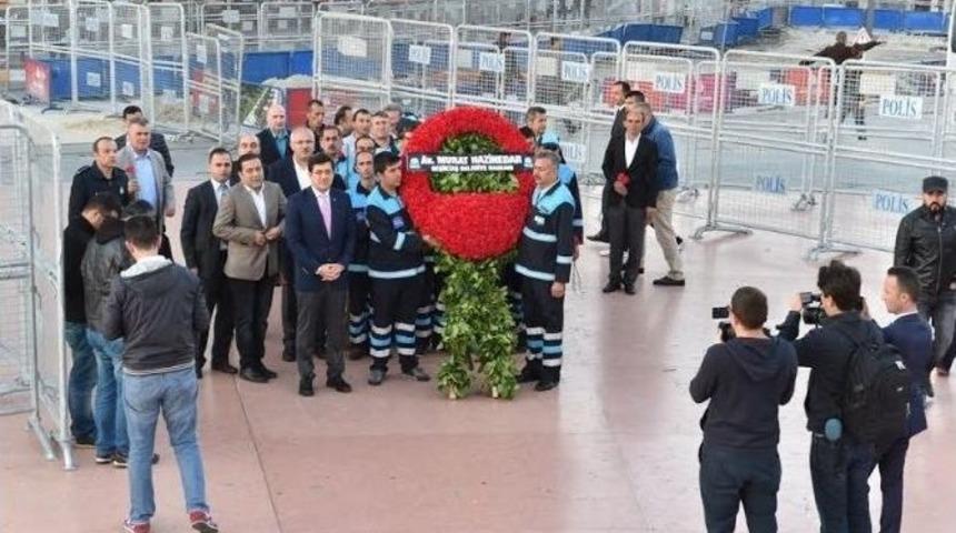 Taksim Meydanı&rsquo;na İlk Gelen, Beşiktaş Belediye Başkanı Murat Hazinedar Oldu
