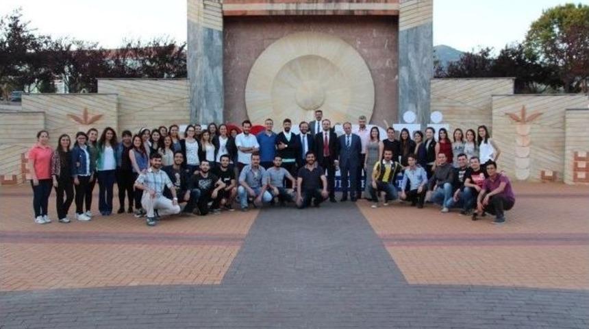 Rekt&ouml;r Bircan, &Uuml;niversite Folklor Topluluğunun &Ccedil;alışmalarını İzledi