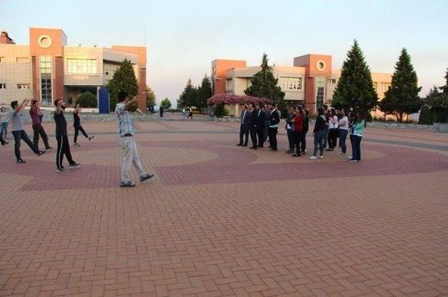 Rektör Bircan, Üniversite Folklor Topluluğunun Çalışmalarını İzledi