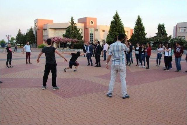 Rektör Bircan, Üniversite Folklor Topluluğunun Çalışmalarını İzledi