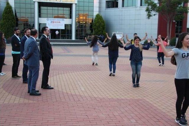 Rektör Bircan, Üniversite Folklor Topluluğunun Çalışmalarını İzledi