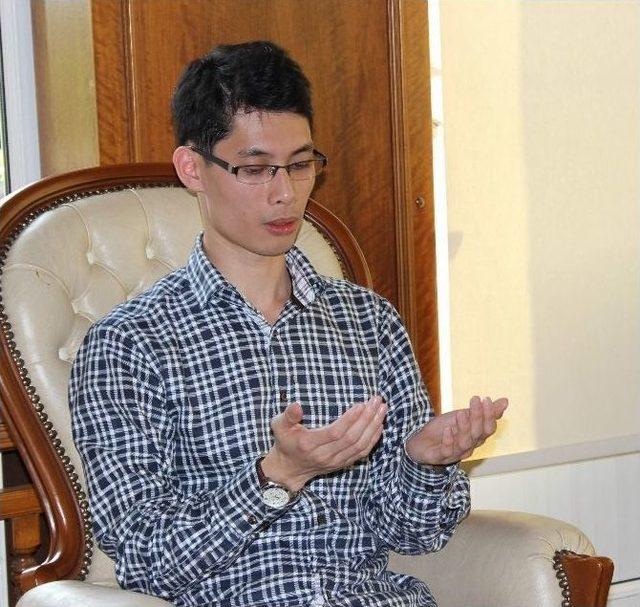 (özel Haber) Vietnamlı Ateist Genç Bursa’da Müslüman Oldu