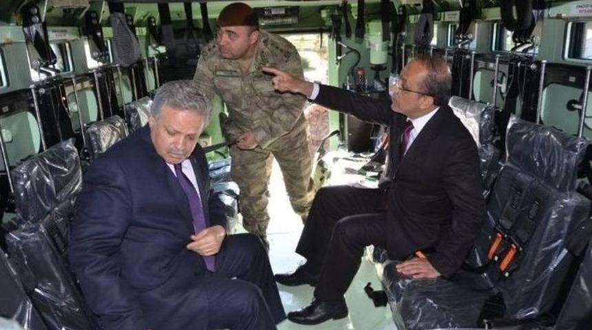 Vali Kahraman Jandarmaya Alınan Zırhlı Ara&ccedil;ları İnceledi