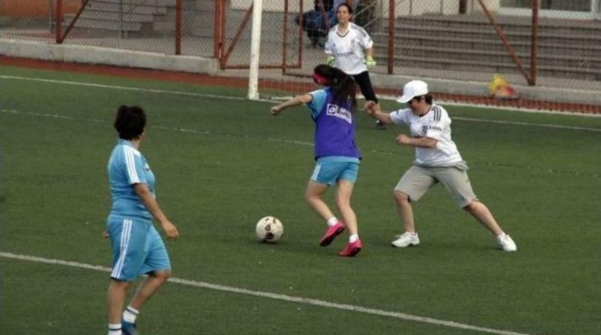 G&ouml;lbaşılı Kadınlar Sahaya İndi