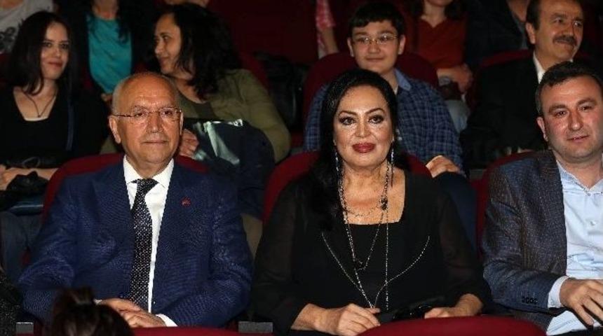 T&uuml;rkan Şoray Yenimahalle Seyircisine Hayran Kaldı