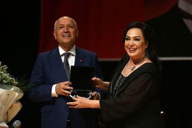 T&uuml;rkan Şoray Yenimahalle Seyircisine Hayran Kaldı 1