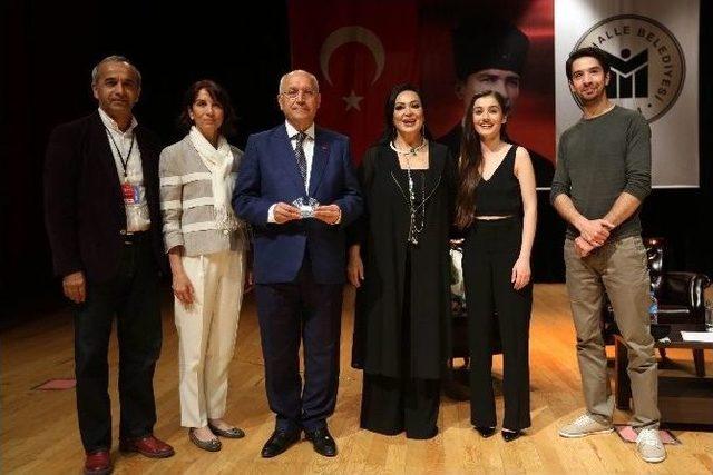 T&uuml;rkan Şoray Yenimahalle Seyircisine Hayran Kaldı 3