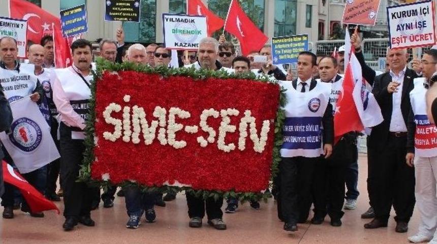 Sime-sen, Taksim Cumhuriyet Anıtı&rsquo;na &Ccedil;elenk Bıraktı