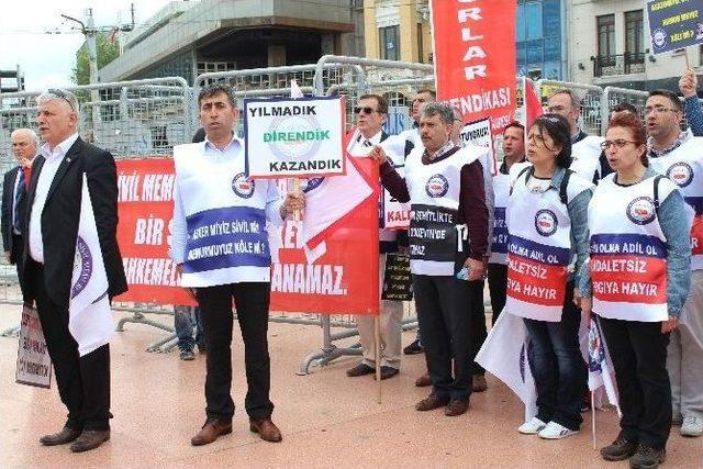 Sime-sen, Taksim Cumhuriyet Anıtı&rsquo;na &Ccedil;elenk Bıraktı 2