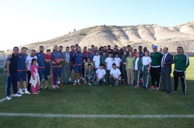 &Ouml;ğrencilerden, Alima Yeni Malatyaspor&rsquo;a Moral Ziyareti 1