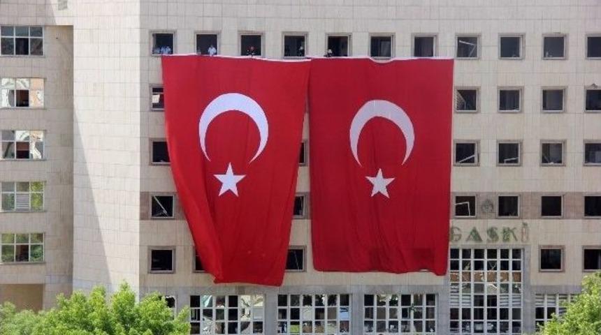 Gaziantep&rsquo;teki Patlamada Gaski Binası B&uuml;y&uuml;k Hasar G&ouml;rd&uuml;
