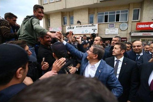 Varto’da Başbakan Davutoğlu’na Yoğun İlgi Gördü