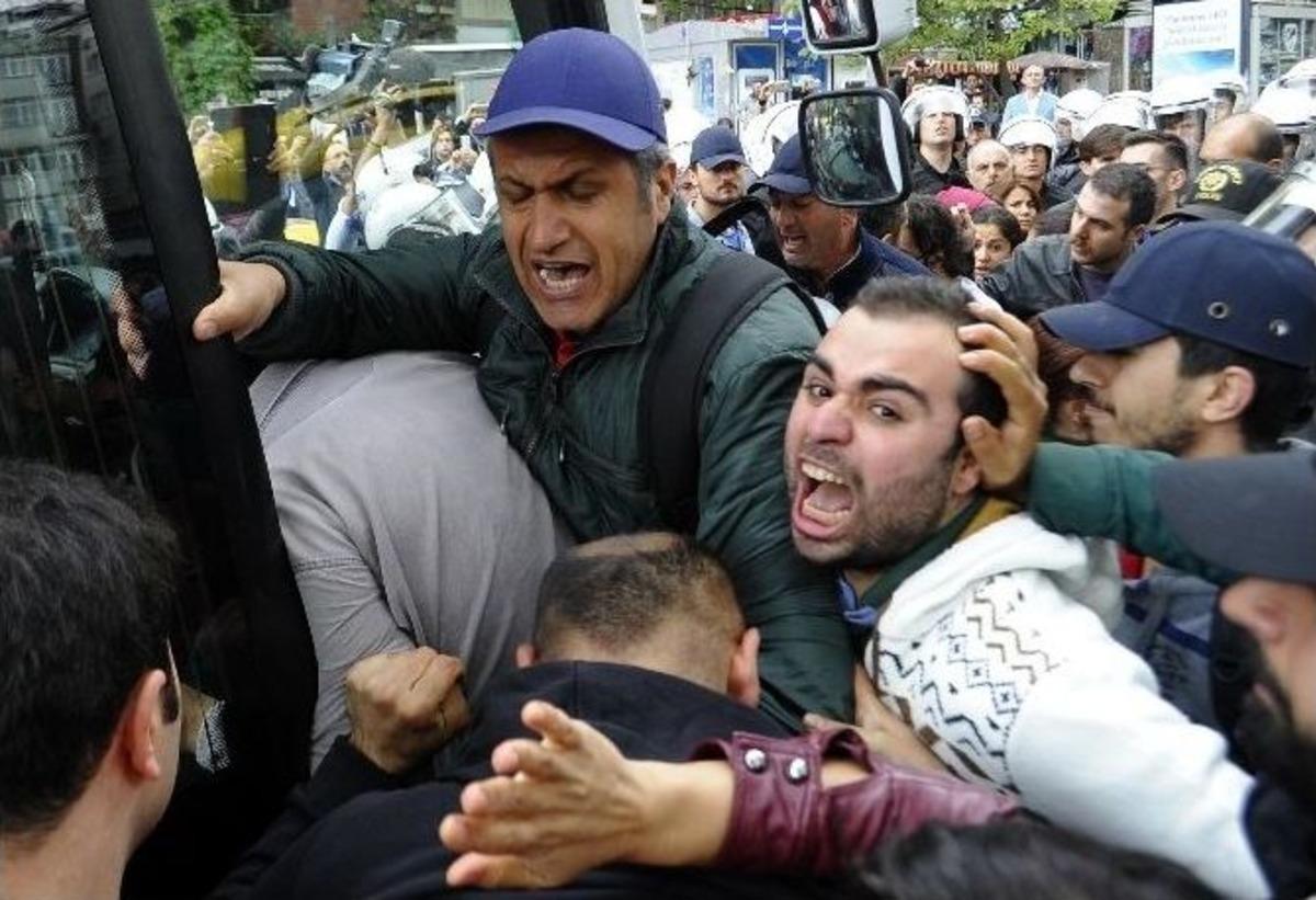 Beşiktaş&rsquo;tan Taksim&rsquo;e &Ccedil;ıkmak İsteyen Gruba G&ouml;zaltı