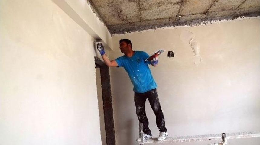 Batman&rsquo;da İnşaat İş&ccedil;ileri 1 Mayıs&rsquo;ı &Ccedil;alışarak Ge&ccedil;irdi