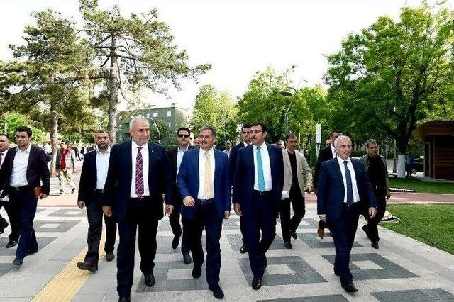 Bakan T&uuml;fenkci, H&uuml;rriyet Parkı&rsquo;nda İnceleme Yaptı 1