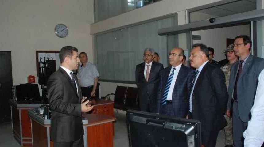 Vali Demirtaş, Mobesse Merkezini İnceledi