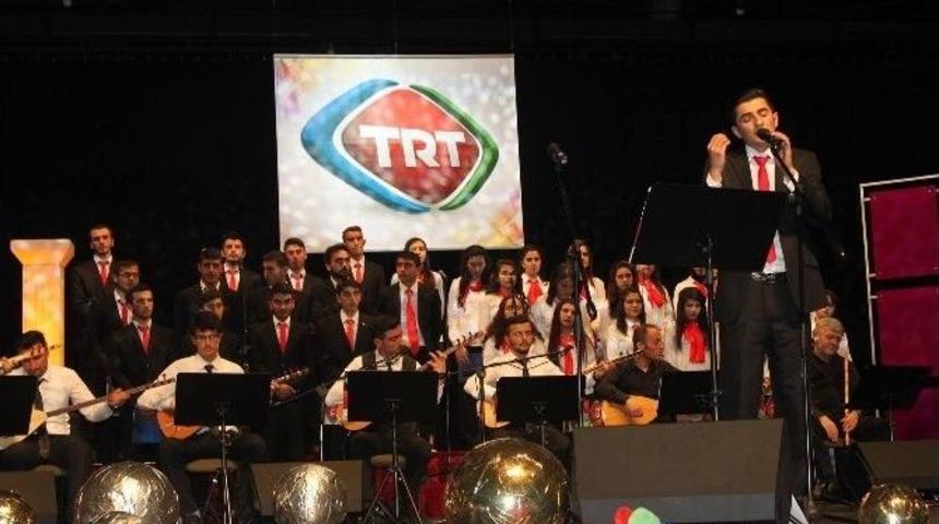 Trt Erzurum M&uuml;d&uuml;rl&uuml;ğ&uuml;&rsquo;n&uuml;n Gen&ccedil;lik Korosundan Konser