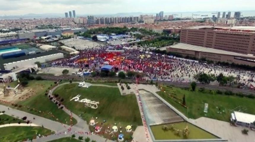 Bakırk&ouml;y&rsquo;deki 1 Mayıs Kutlaması Havadan G&ouml;r&uuml;nt&uuml;lendi