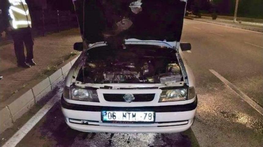 Seyir Halindeki Otomobil Alev Aldı