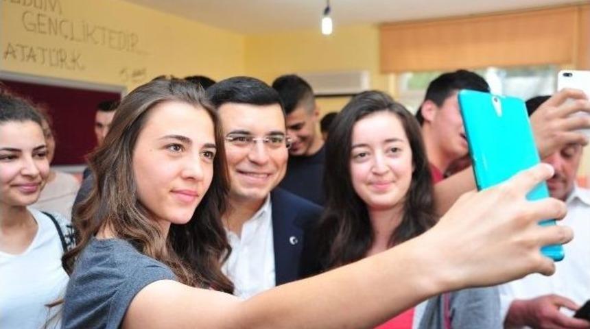 T&uuml;t&uuml;nc&uuml; Gen&ccedil;lerle Bir Araya Geldi