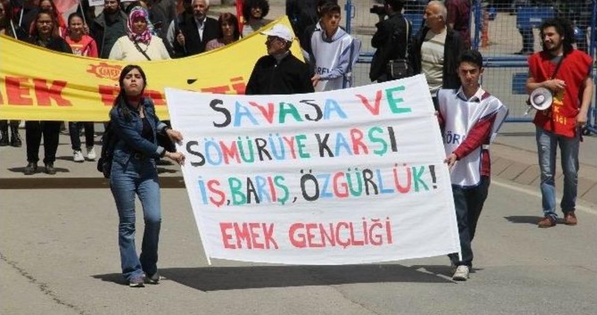 Sivas&rsquo;ta 1 Mayıs Halaylarla Kutlandı