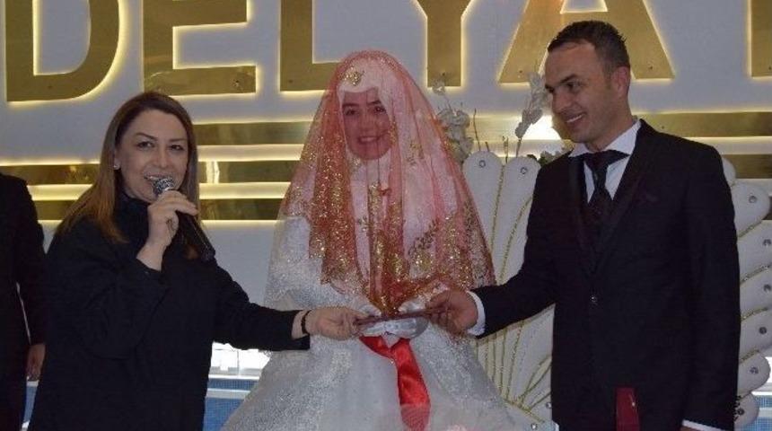 Bakan T&uuml;fenkci, Nikah Şahidi Oldu