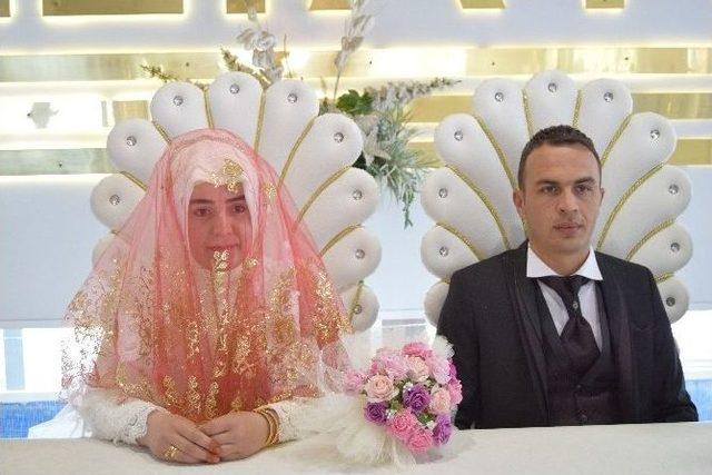 Bakan T&uuml;fenkci, Nikah Şahidi Oldu 1
