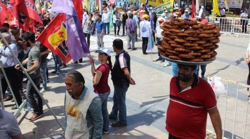 Bayramın En Karlı &Ccedil;ıkanı Simit&ccedil;i Serkan Oldu
