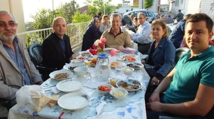 Dutluca Burhaniyeli B&uuml;rokratları Ağırladı