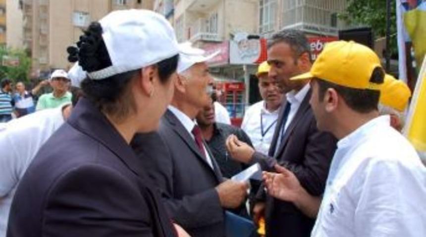 1 Mayıs Kutlamasında Eğitim-sen İle Chp Arasında Gerginlik