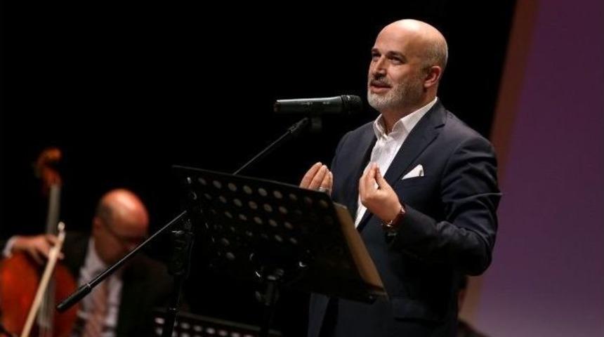 Necipoğlu&rsquo;ndan İlahilerle Duygulandıran Gece