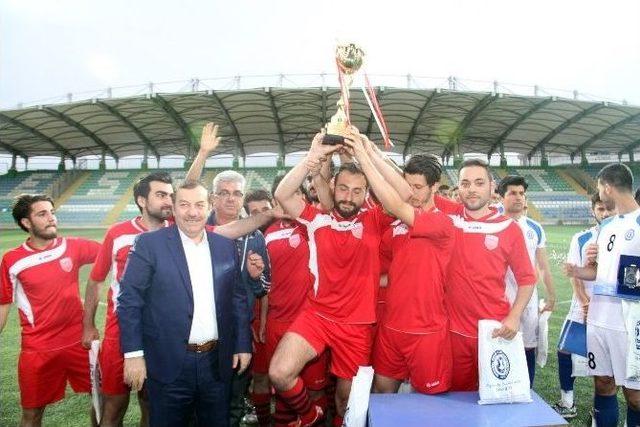 Esenyurt Necmi Kadıoğlu Stadyumu Üniversiteler Arası 2.lig Futbol Müsabakalarına Ev Sahipliği Yaptı