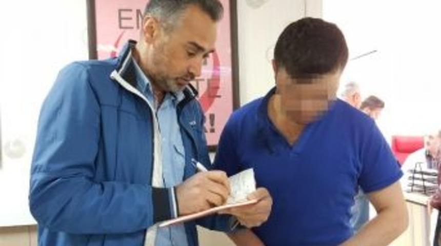 Kıskan&ccedil;lık Y&uuml;z&uuml;nden Kocasını Bı&ccedil;akladı