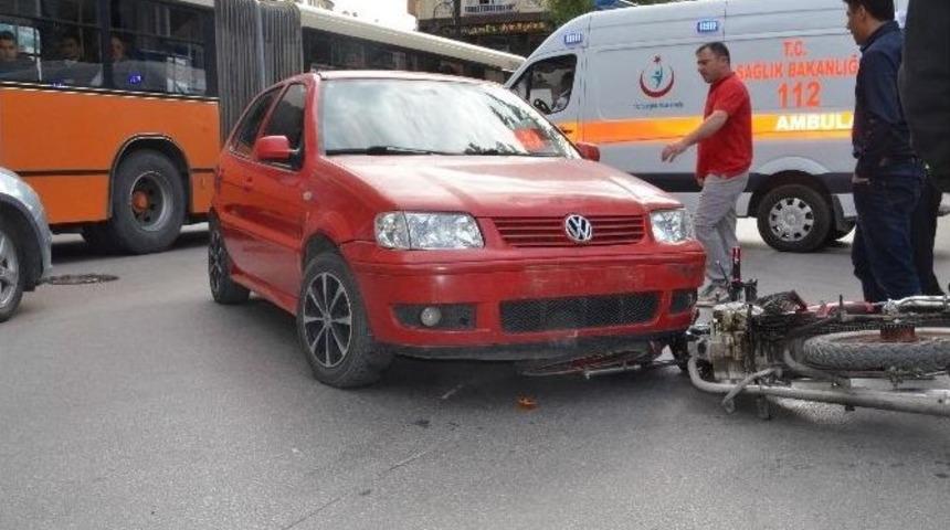Malatya&rsquo;da Otomobil İle Motosiklet &Ccedil;arpıştı: 1 Yaralı