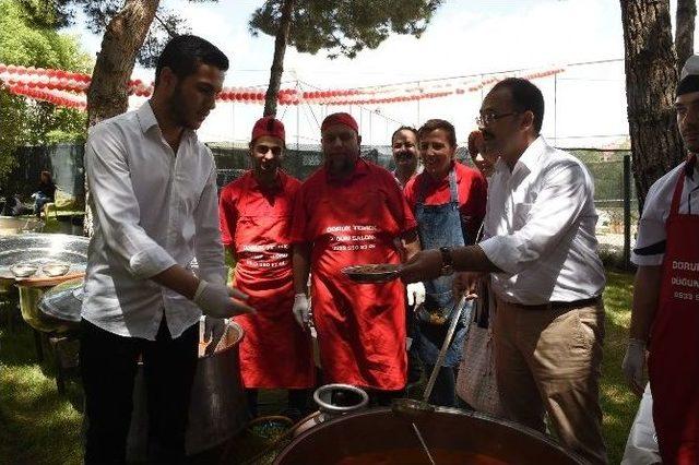 1 Mayıs’ı İşçileriyle Piknik Yaparak Kutladı