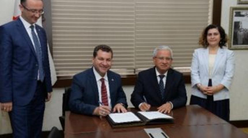 Karesi&rsquo;deki Trafolar Tuval Oluyor