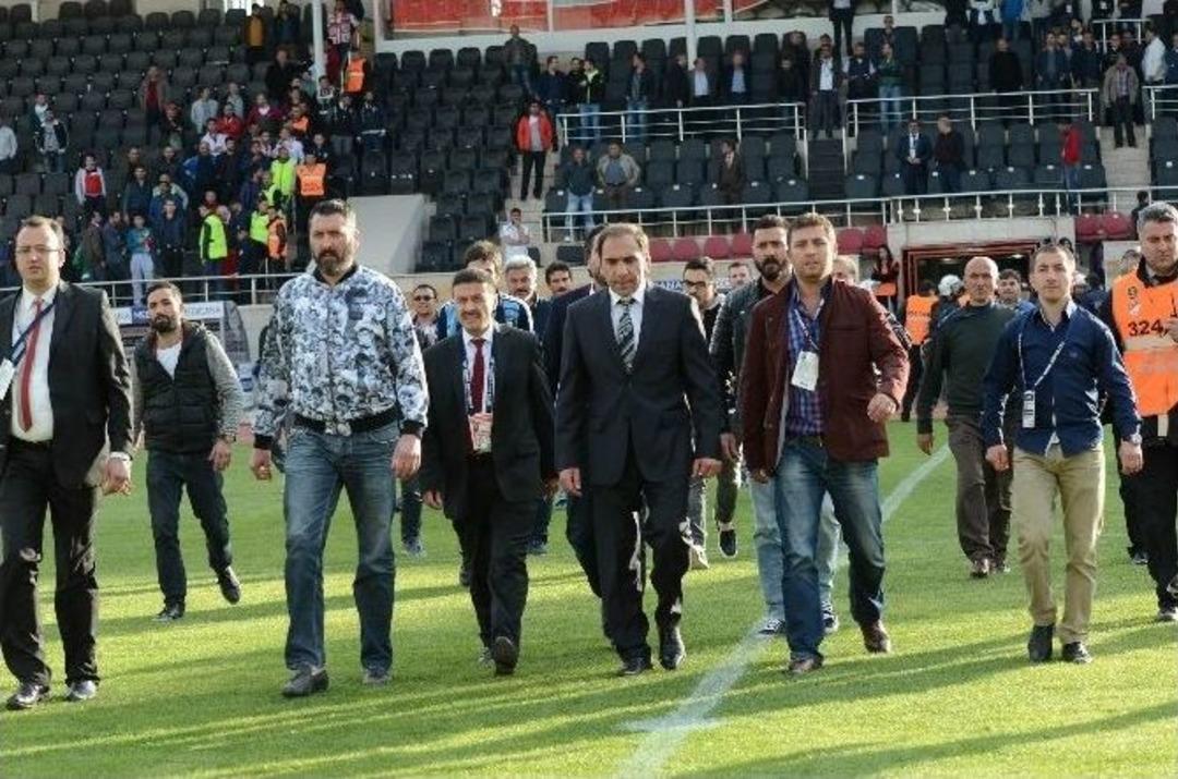 Medicana Sivasspor, Akhisar Belediyespor Ma&ccedil;ı Sonrası Trib&uuml;nler Karıştı