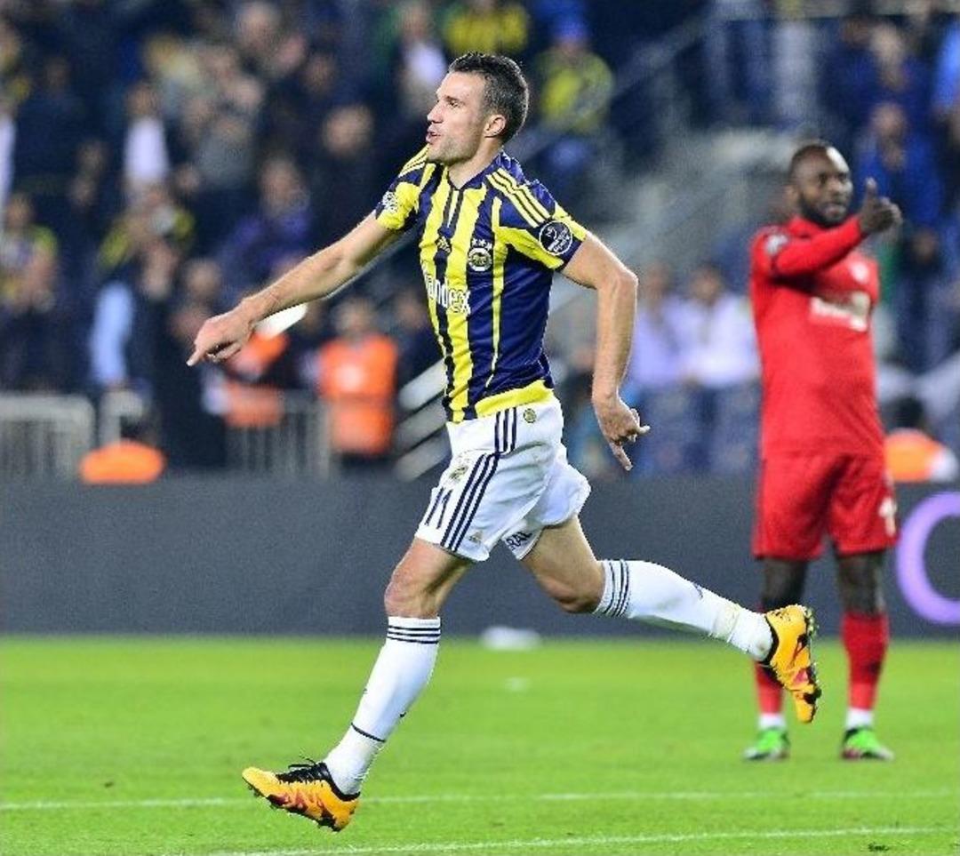 Robın Van Persıe 500. Ma&ccedil;ında Gol&uuml;n&uuml; Attı