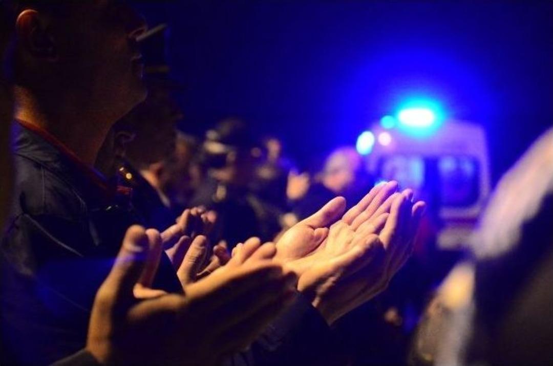 Şehidin Ağabeyi, Cenaze Aracından İnmek İstemeyince Tabutla Yolculuk Etti