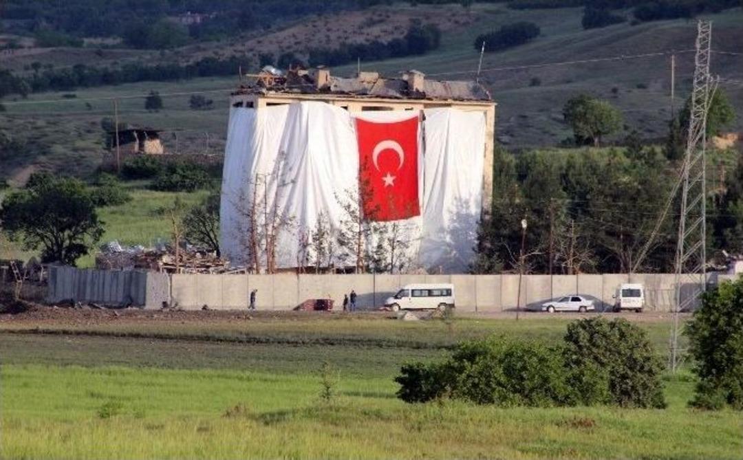 Dicle&rsquo;deki Ter&ouml;r Saldırısının Şiddeti G&uuml;n Ağarınca Ortaya &Ccedil;ıktı