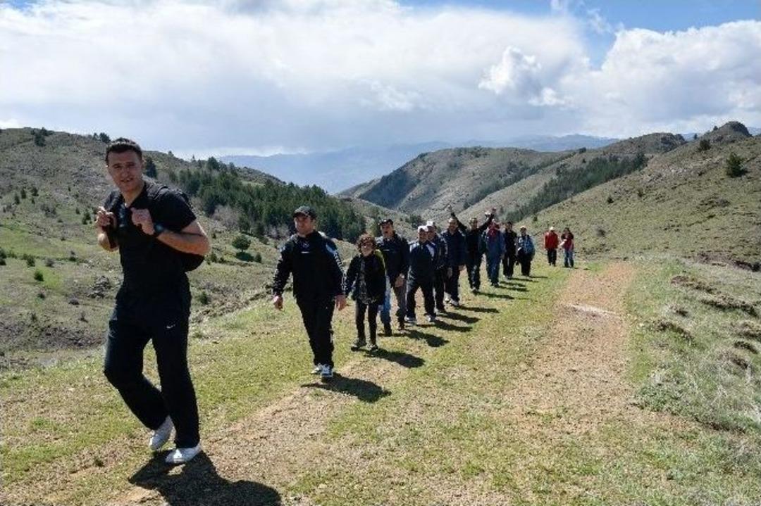 G&uuml;m&uuml;şhaneli Dağcılar Aynı G&uuml;nde 5 Ayrı Zirveyi Aştılar