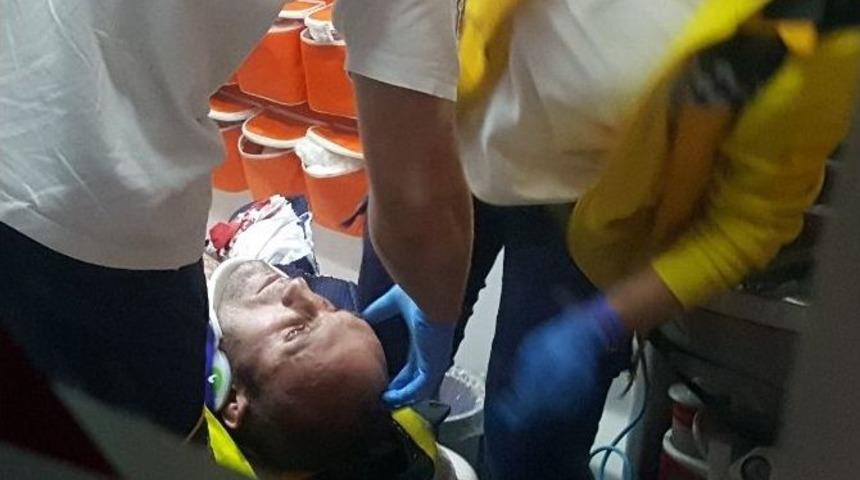 Direksiyon Hakimiyetini Kaybeden S&uuml;r&uuml;c&uuml; Duvara &Ccedil;arptı: 1 Yaralı