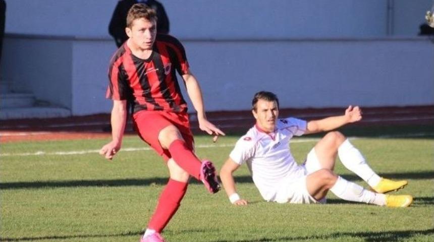 Gen&ccedil; Futbolcu Mehmet Alper&rsquo;e Yakın Takip