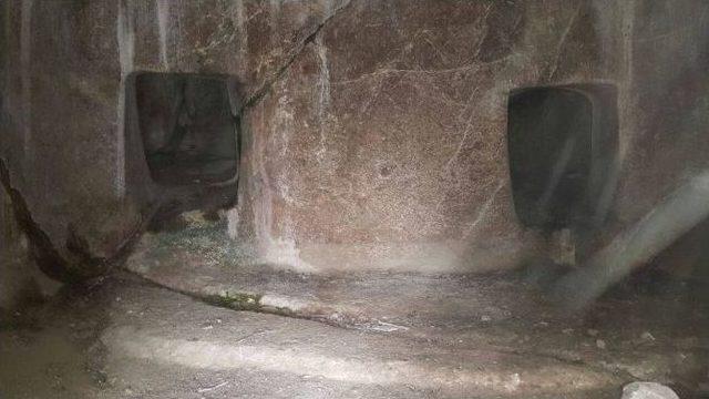 Hakkarili Dağcılar Urartu Kaya Mezarlıklarına Tırmandı 2