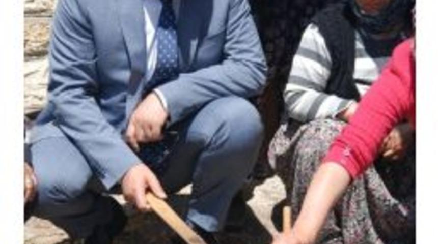 Silifke Kaymakamı Cinbir Bazlama Pişirdi