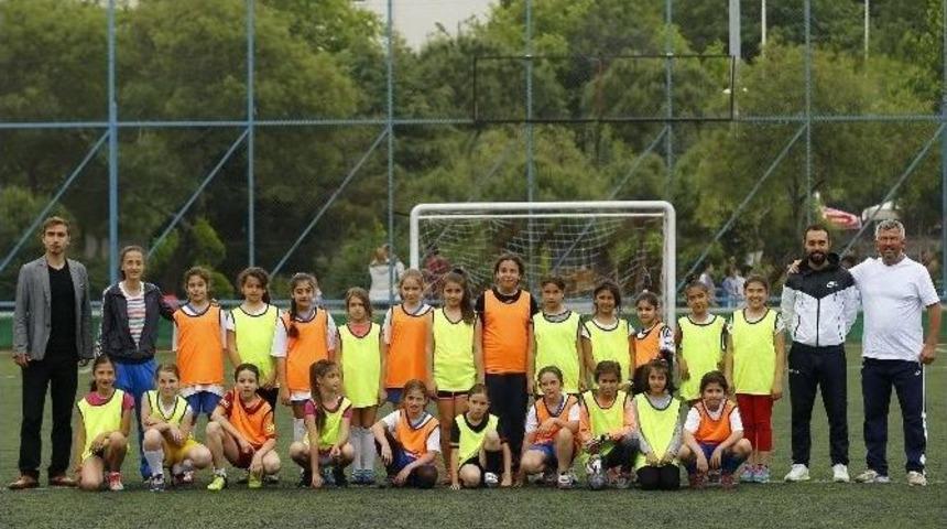 Konak&rsquo;ın Kızları Ablalarının İzinde